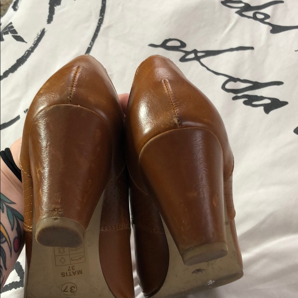 Chelsea Crew Brown Heels • 90s Vintage Style - Picture 3 of 4
